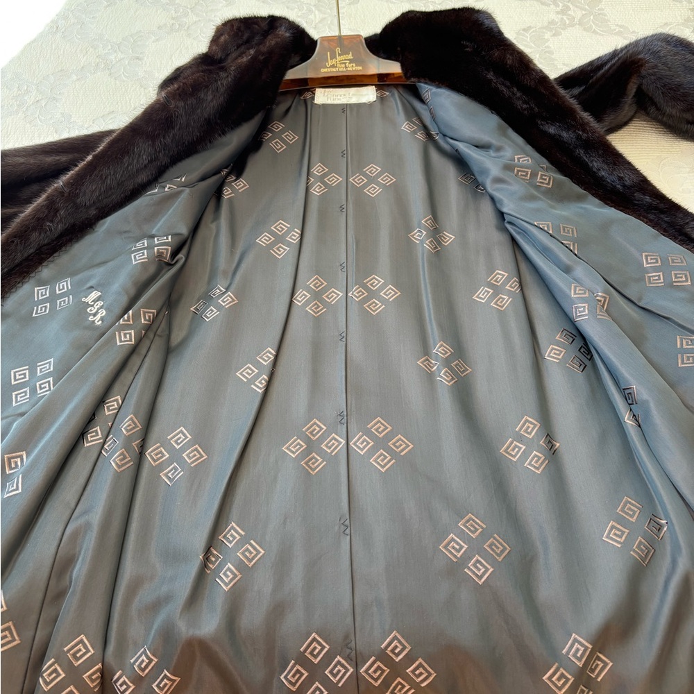 Luxurious Long Black Mink Coat - Picture 3 of 4
